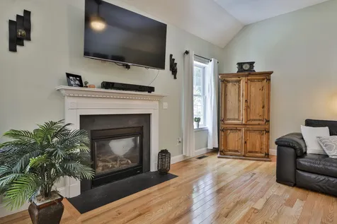 11 Saddle Hill Drive Auburn NH 03032