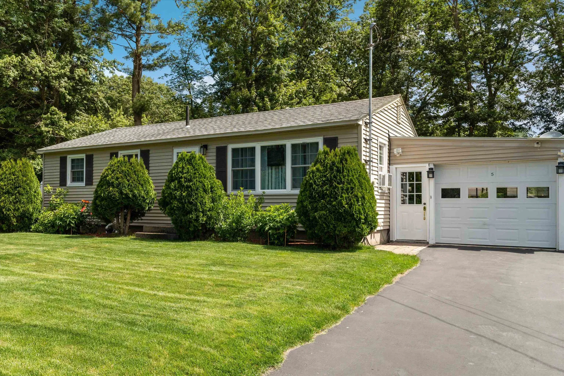 5 Bedford Street Nashua NH 03063