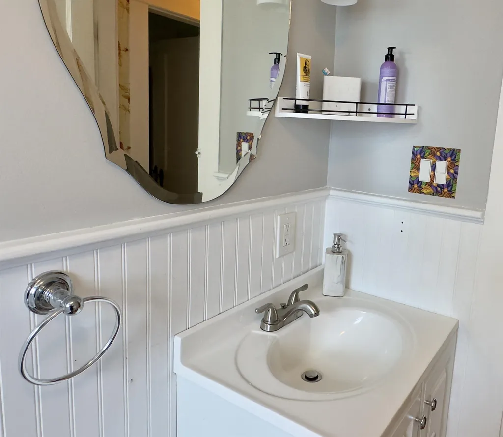 19 Hartford Street Claremont NH 03743