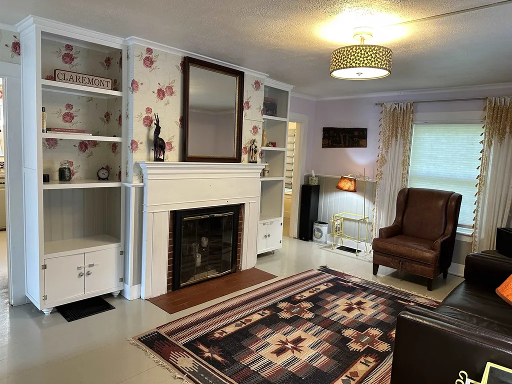 19 Hartford Street Claremont NH 03743