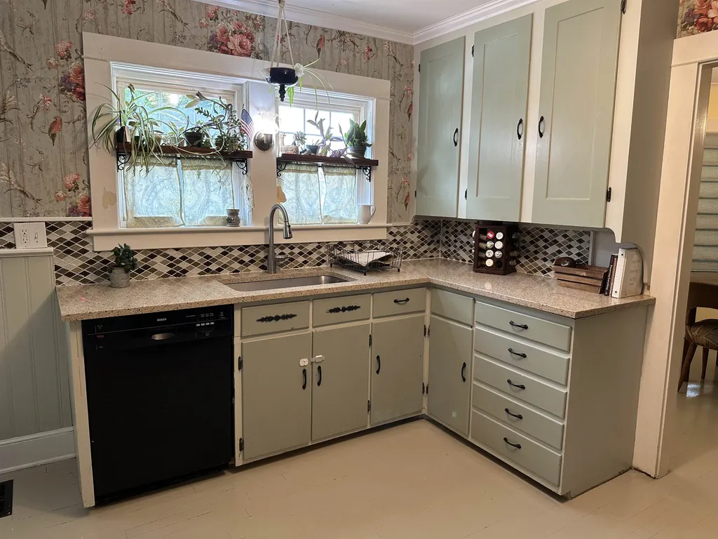 19 Hartford Street Claremont NH 03743