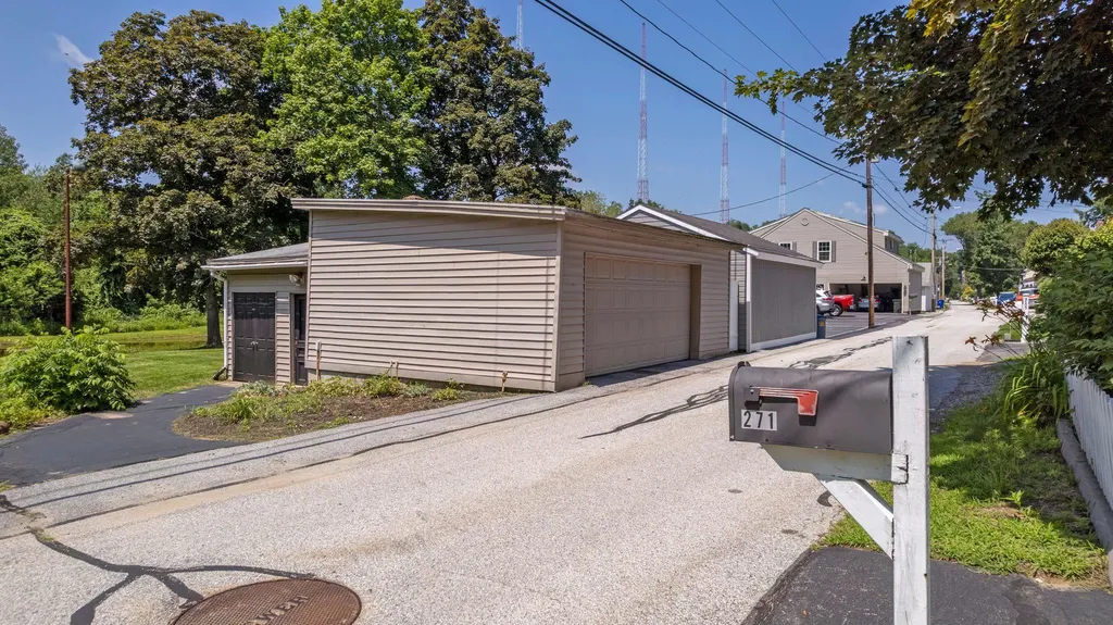 271 Stark Lane Manchester NH 03102