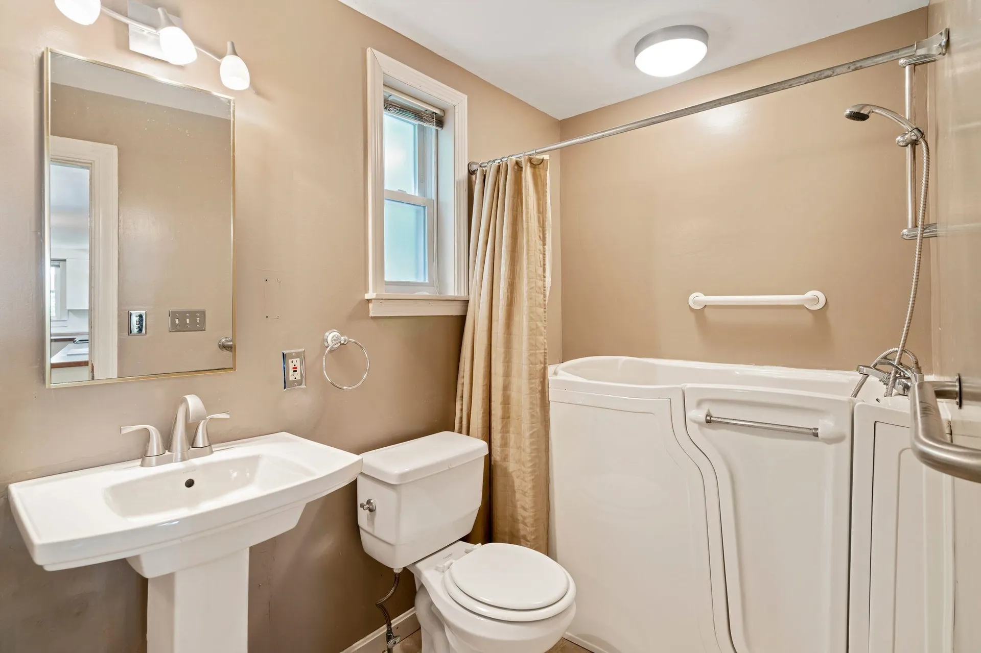 271 Stark Lane Manchester NH 03102