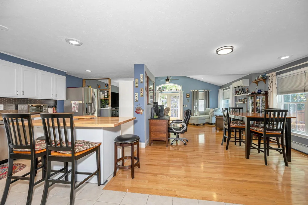 52 Pasture Drive Manchester NH 03102