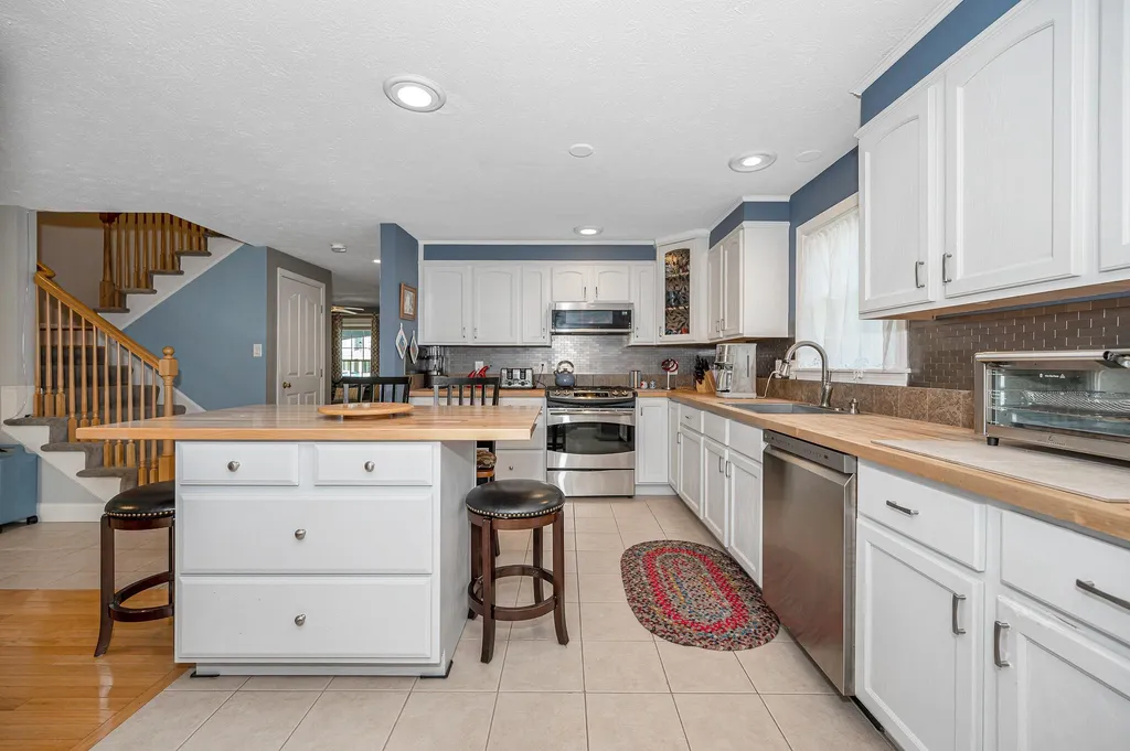 52 Pasture Drive Manchester NH 03102