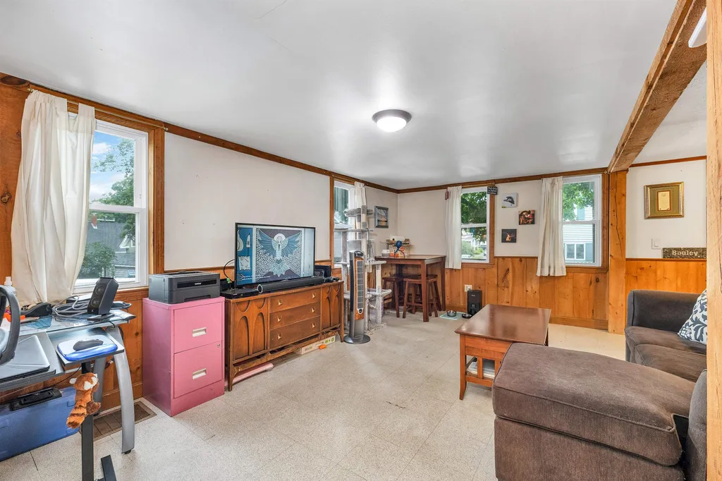 8 Pitman Court Laconia NH 03246