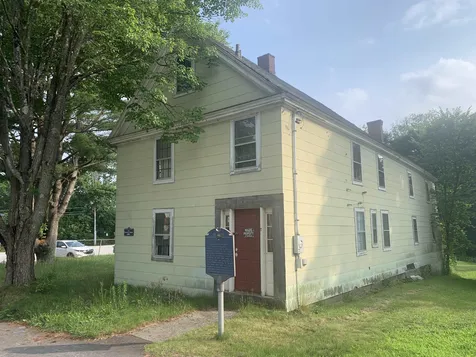 81 Main Street Pittsfield NH 03263