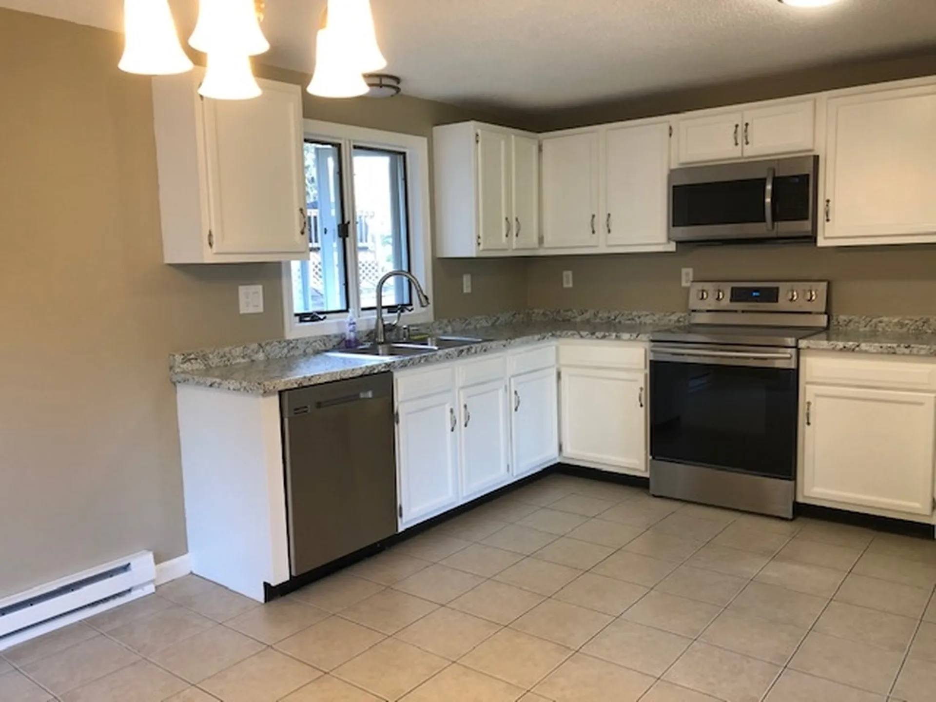 9L Rebecca Lane Derry NH 03038
