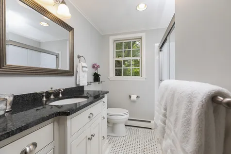 231 Pleasant Street New London NH 03257