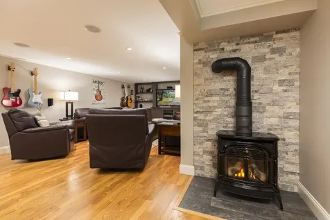 231 Pleasant Street New London NH 03257