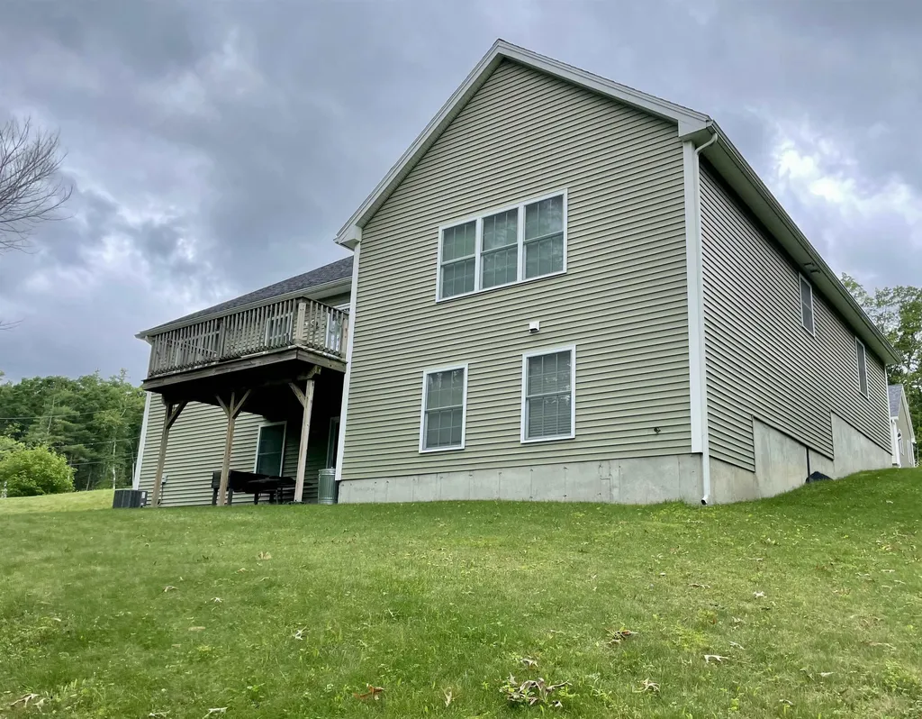 197 Oak Hill Avenue Manchester NH 03104