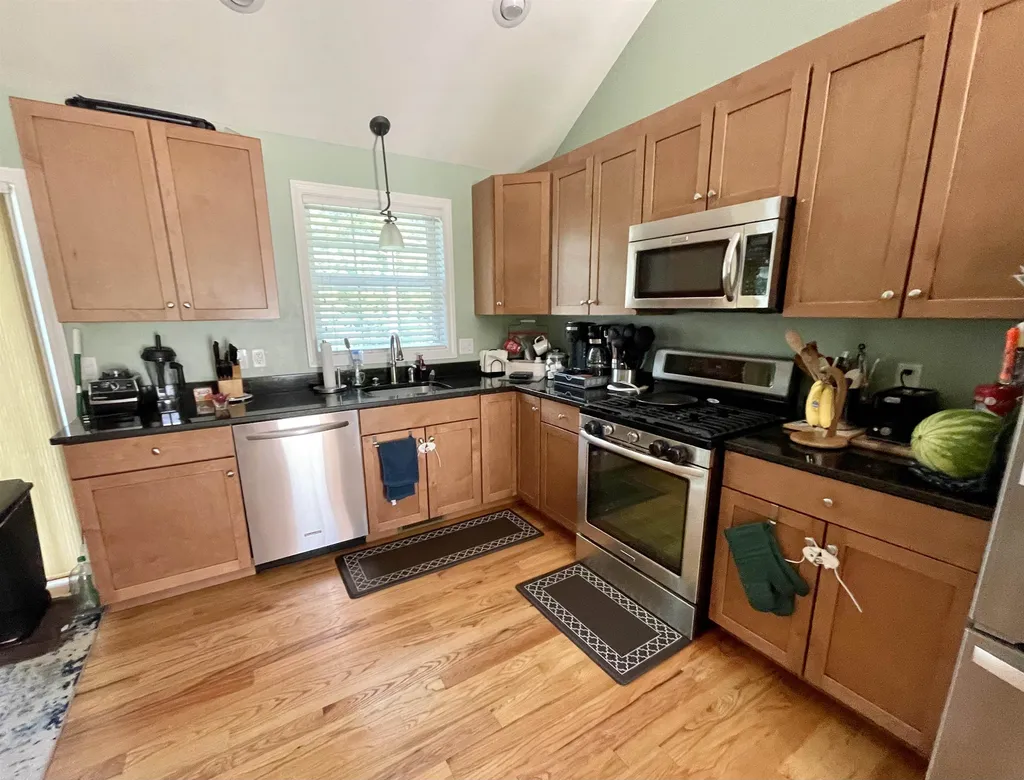 197 Oak Hill Avenue Manchester NH 03104