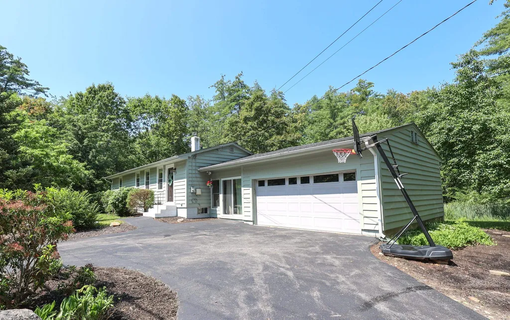 209 N Amherst Road Bedford NH 03110