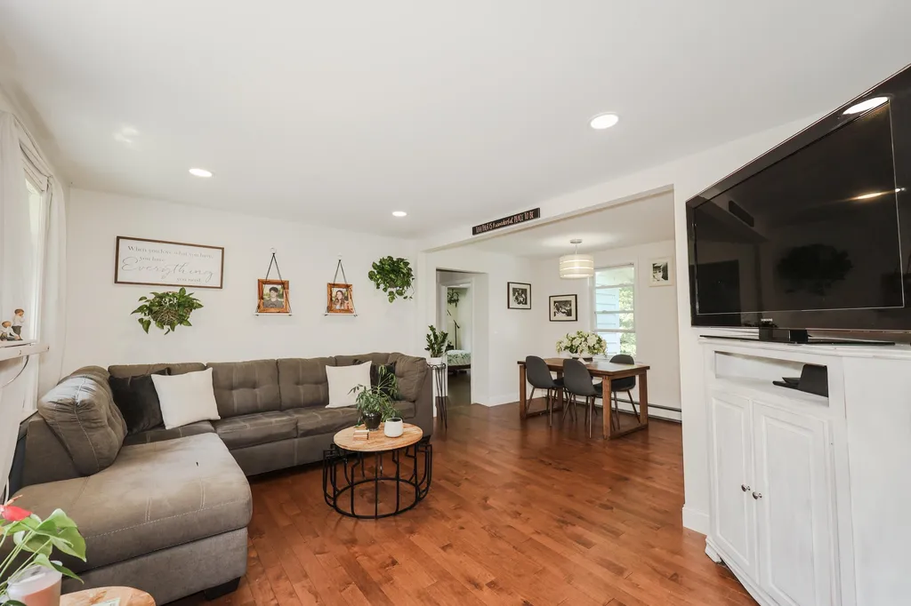 209 N Amherst Road Bedford NH 03110