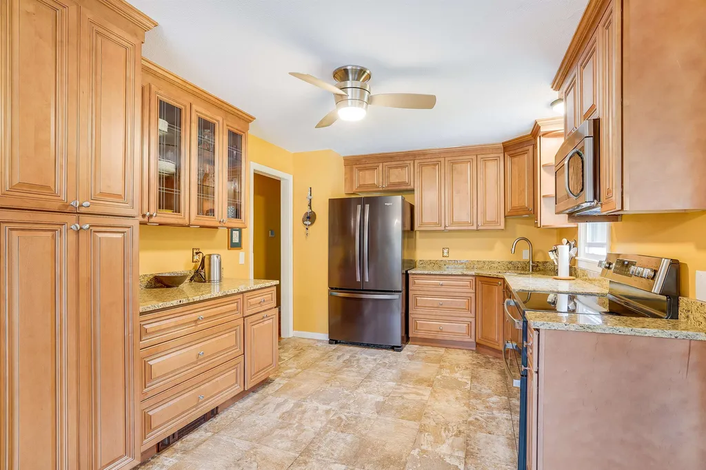 32 New Boston Road Amherst NH 03031