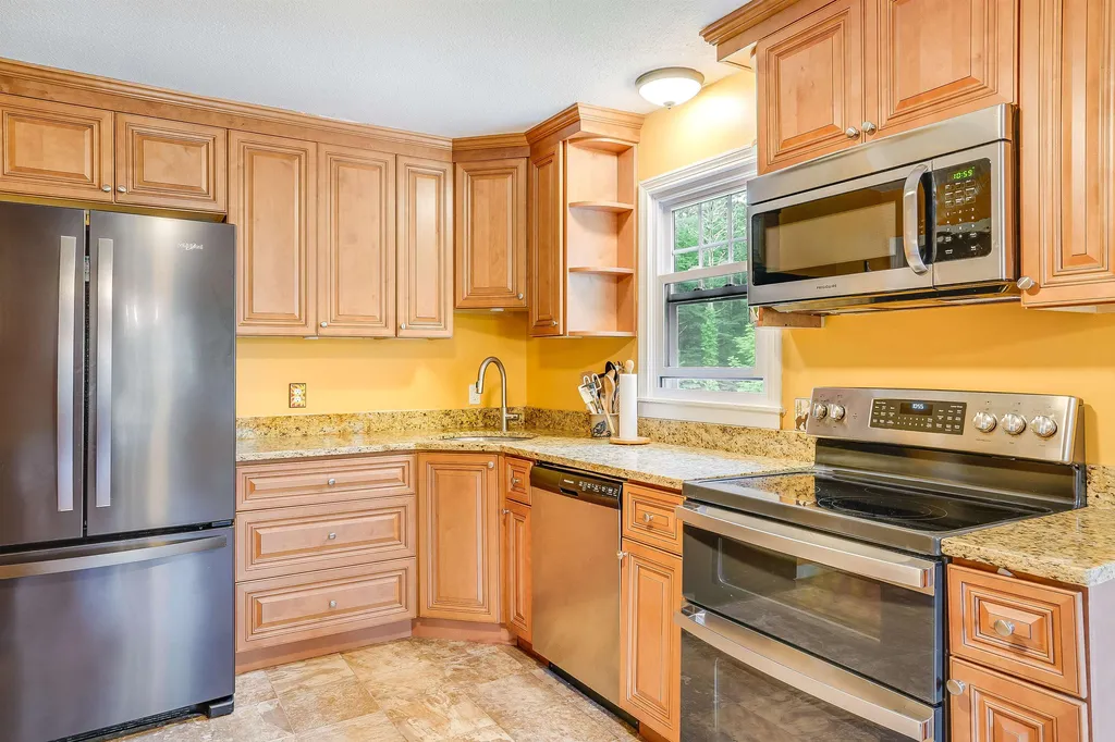32 New Boston Road Amherst NH 03031
