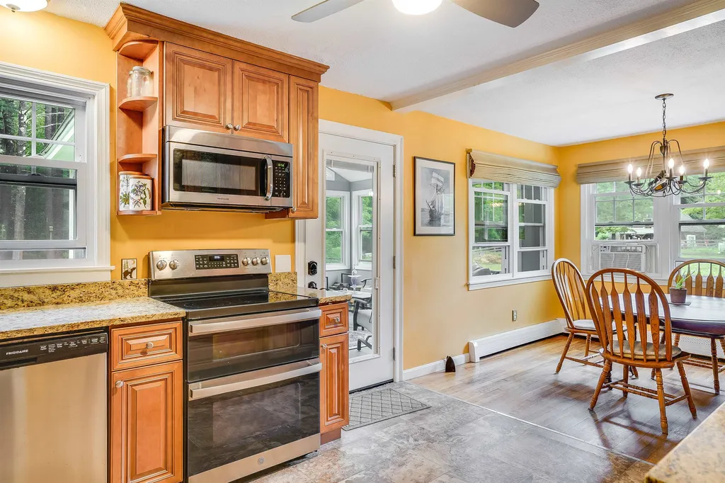 32 New Boston Road Amherst NH 03031