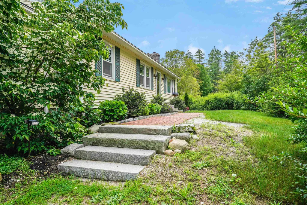32 New Boston Road Amherst NH 03031