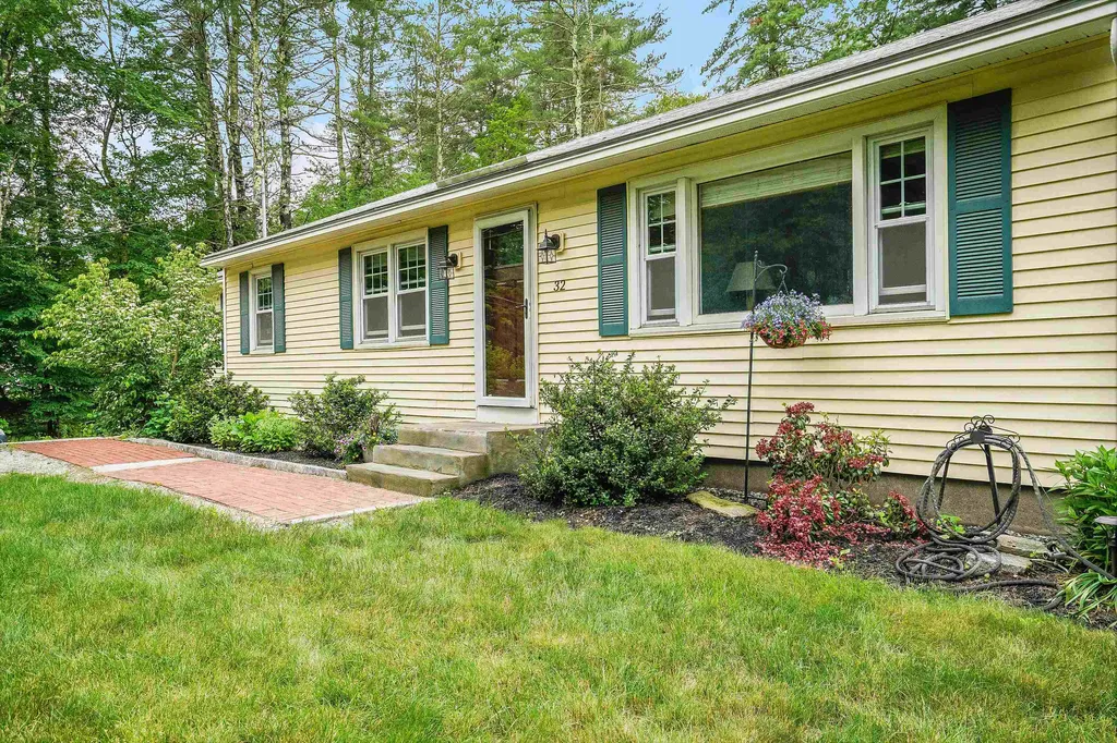 32 New Boston Road Amherst NH 03031