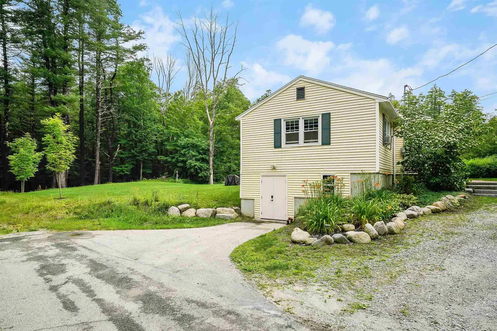 32 New Boston Road Amherst NH 03031