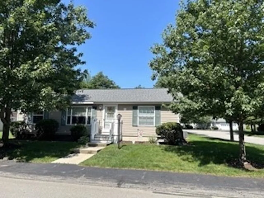 36 Sunset Way Manchester NH 03104