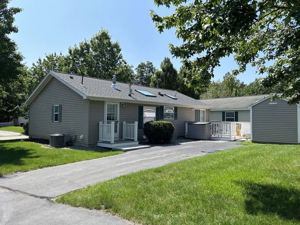 36 Sunset Way Manchester NH 03104