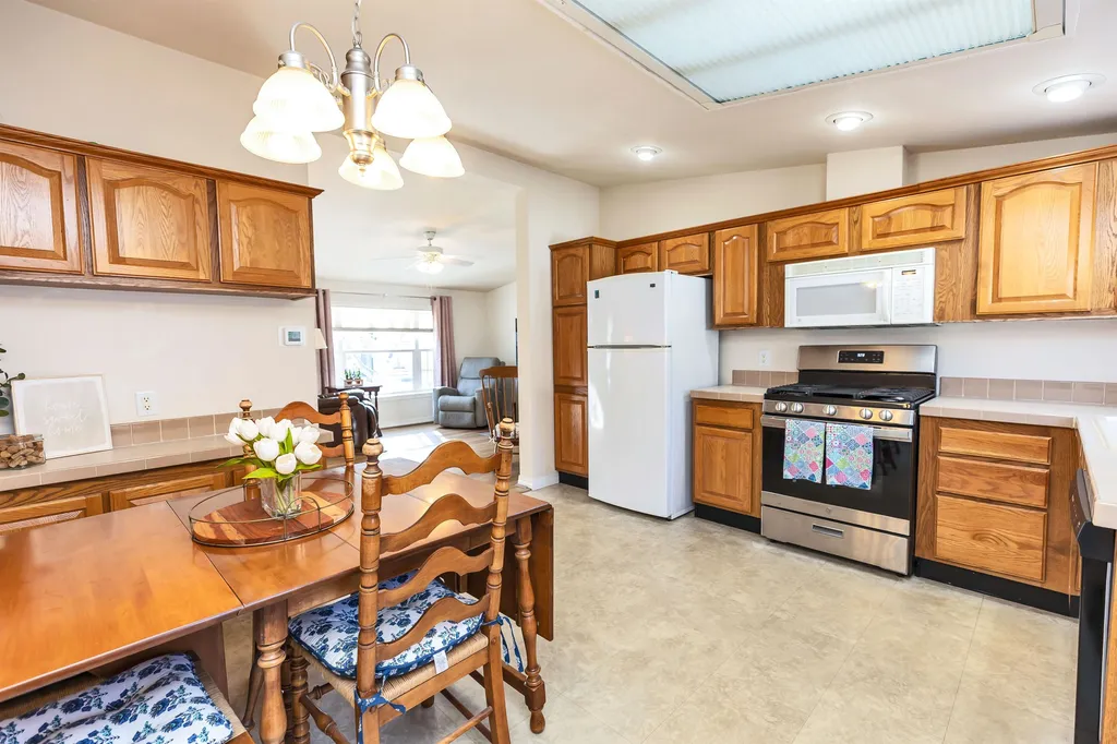 36 Sunset Way Manchester NH 03104