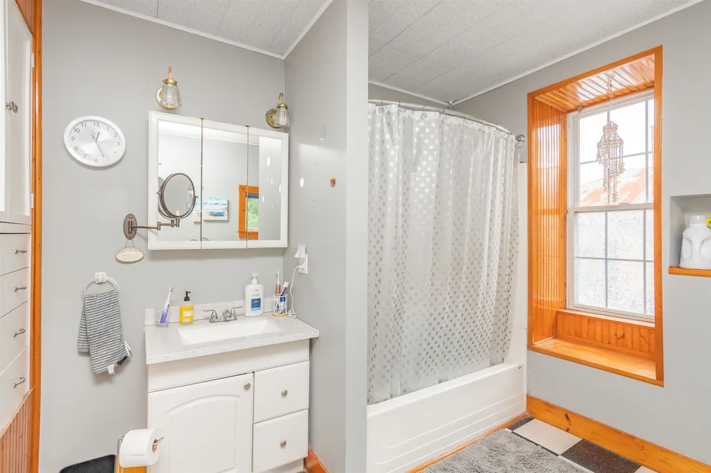 27 School Street Richford VT 05476