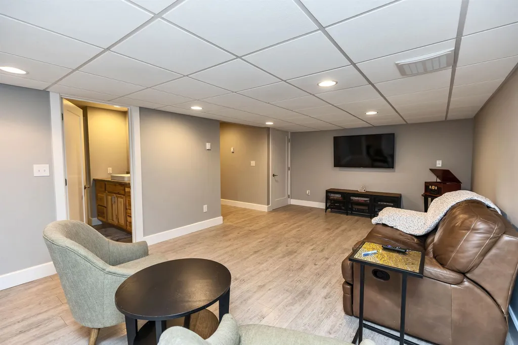 109 Filips Glen Drive Manchester NH 03109