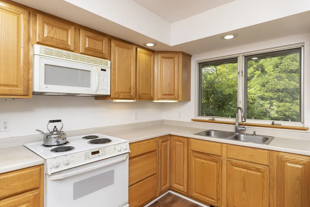 1 Skyline Way Hartford VT 05001