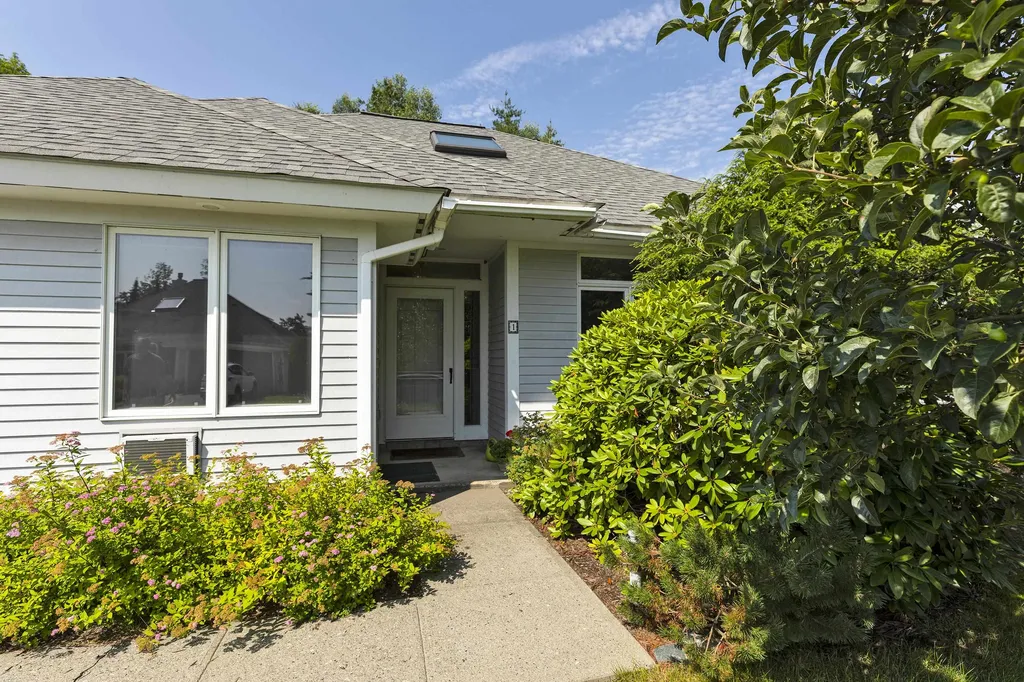 1 Skyline Way Hartford VT 05001