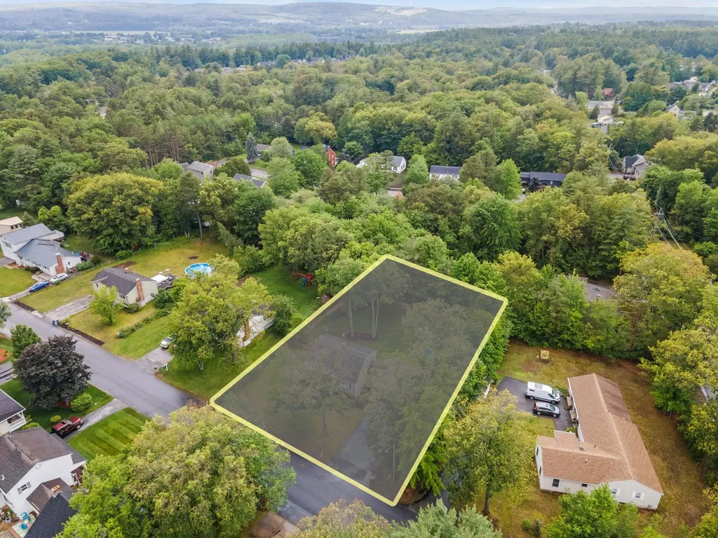 17 Broken Ground Drive Concord NH 03301