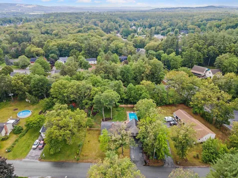 17 Broken Ground Drive Concord NH 03301