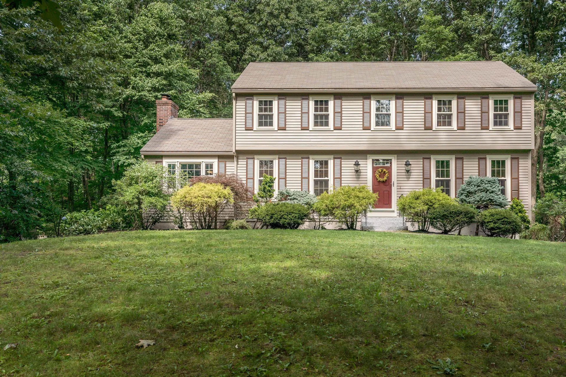 15 Village Brook Lane Derry NH 03038