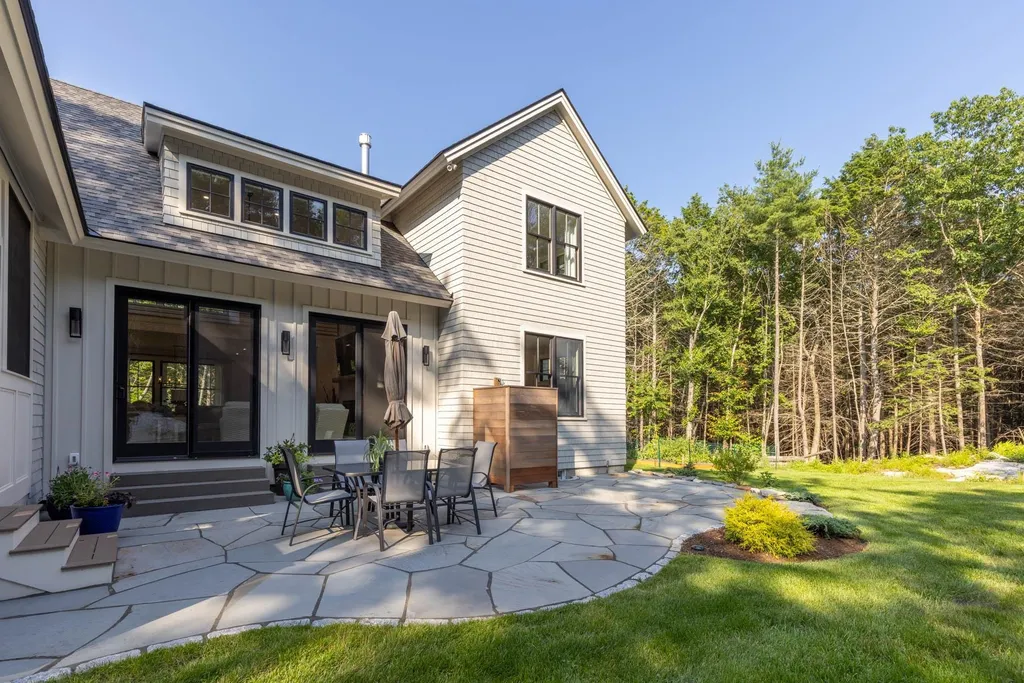 151 Woodland Road North Hampton NH 03862