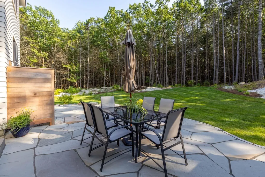 151 Woodland Road North Hampton NH 03862