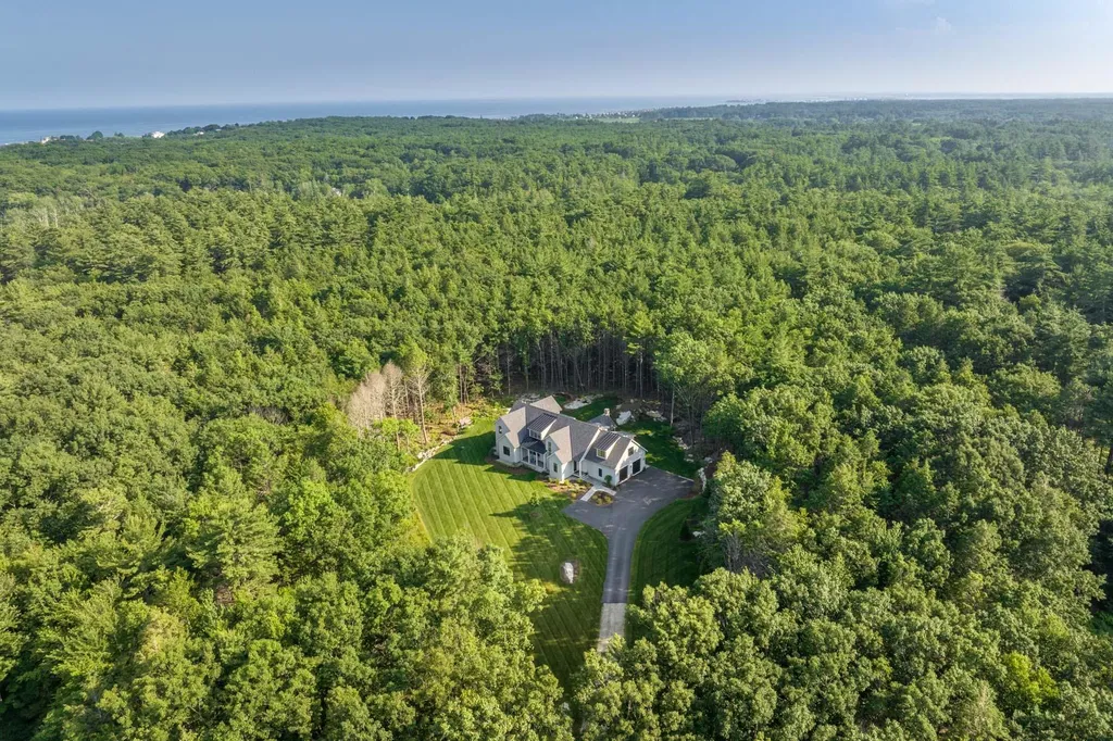 151 Woodland Road North Hampton NH 03862