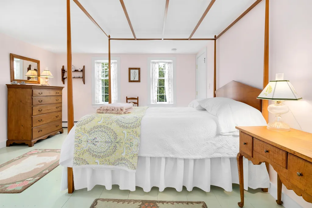 300 Clay Hill Road Hartland VT 05048
