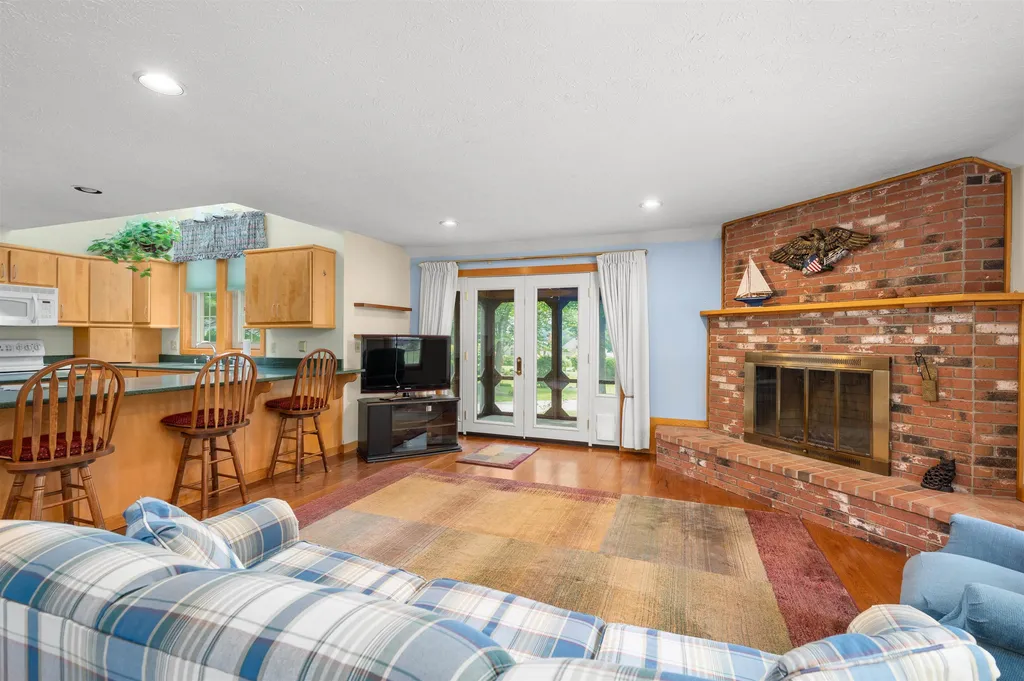 6 Hidden Cove Laconia NH 03246