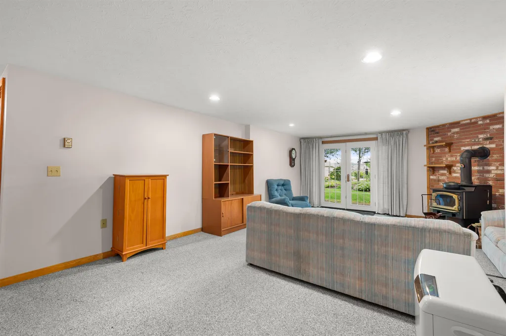 6 Hidden Cove Laconia NH 03246