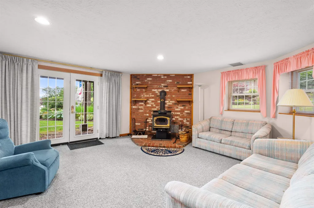 6 Hidden Cove Laconia NH 03246