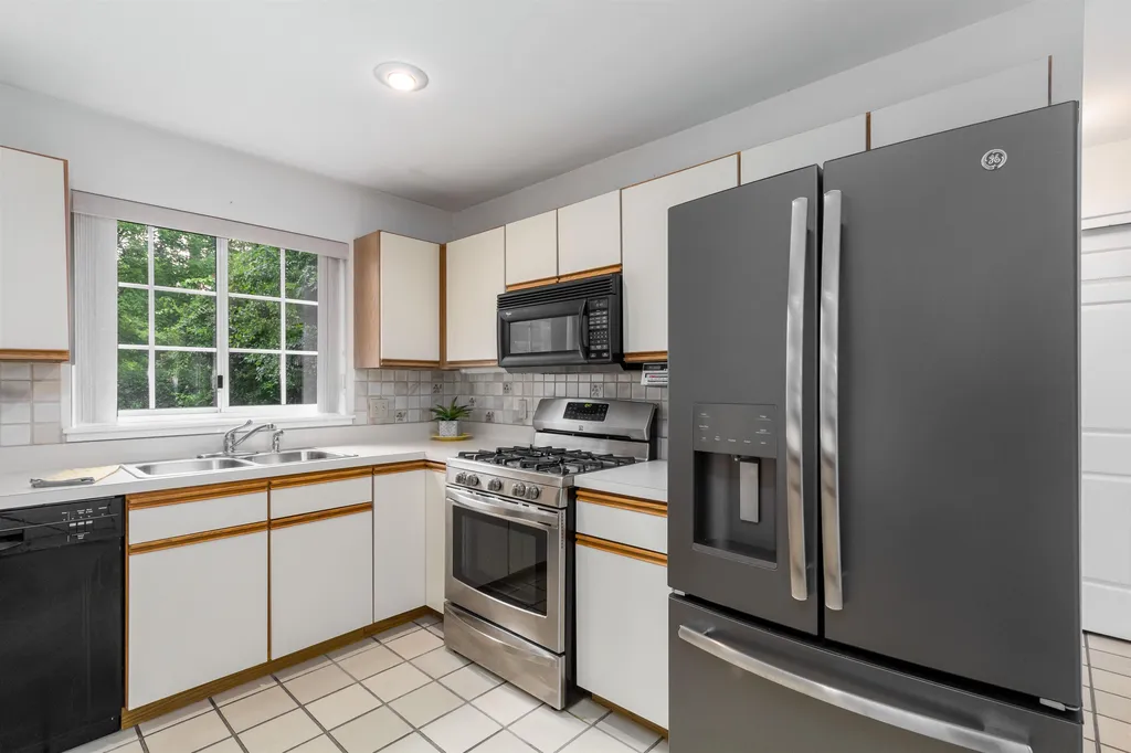 24 Oakbeach Drive Burlington VT 05401