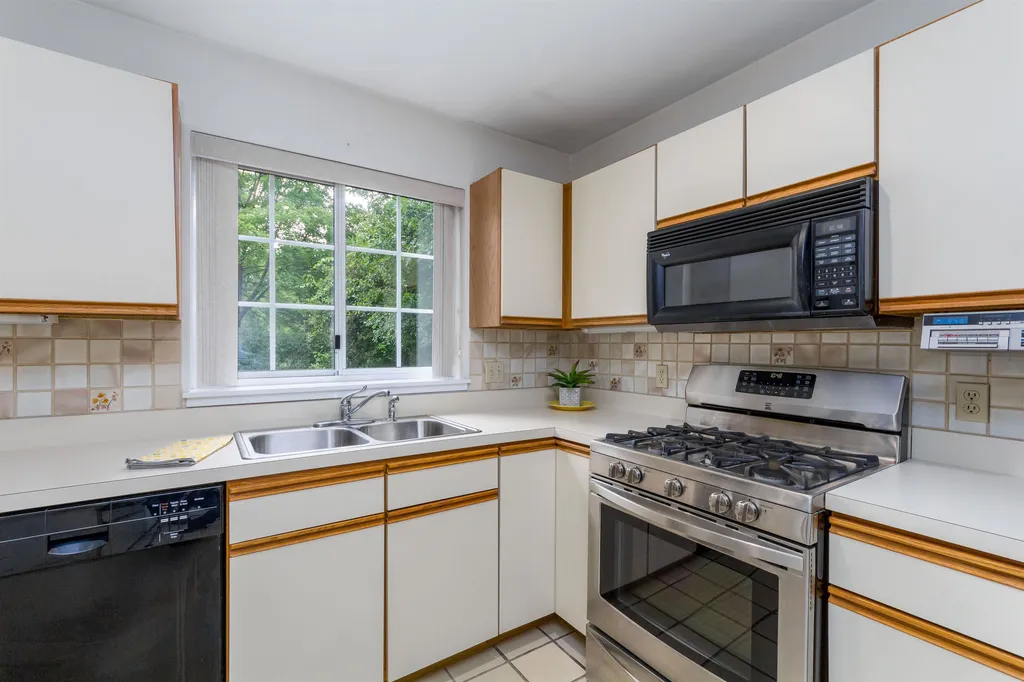 24 Oakbeach Drive Burlington VT 05401