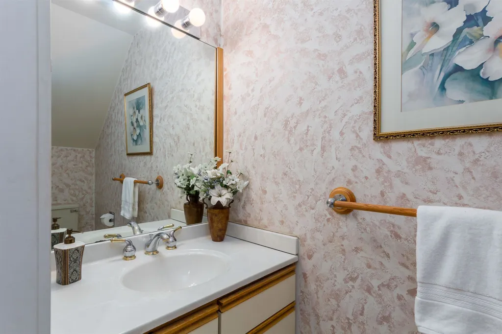 24 Oakbeach Drive Burlington VT 05401