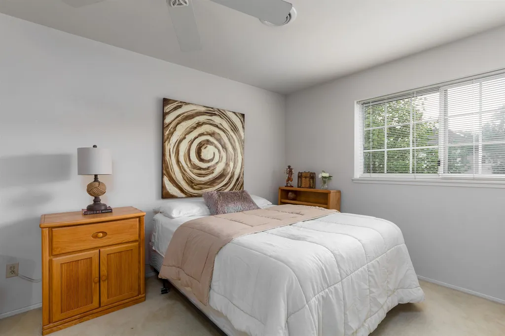 24 Oakbeach Drive Burlington VT 05401