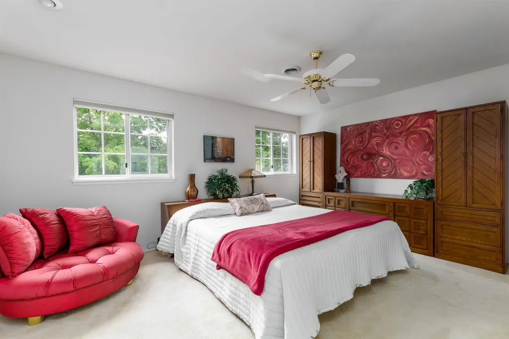 24 Oakbeach Drive Burlington VT 05401