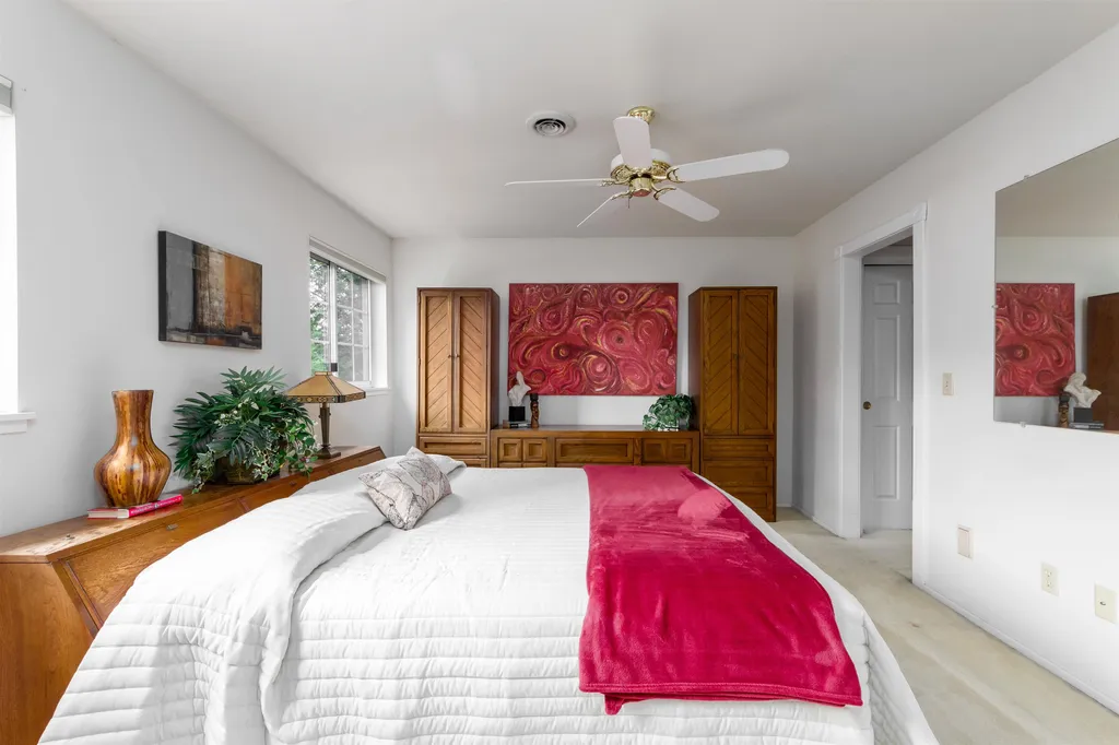 24 Oakbeach Drive Burlington VT 05401