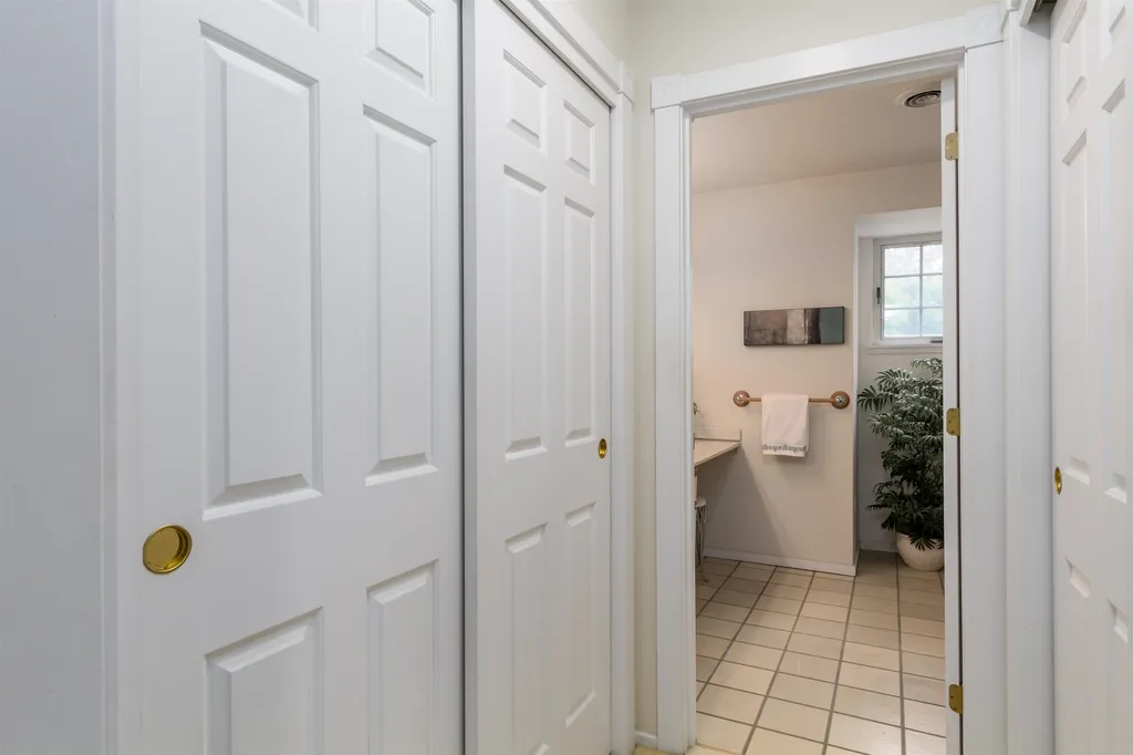 24 Oakbeach Drive Burlington VT 05401