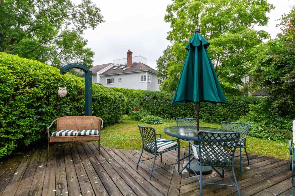 24 Oakbeach Drive Burlington VT 05401