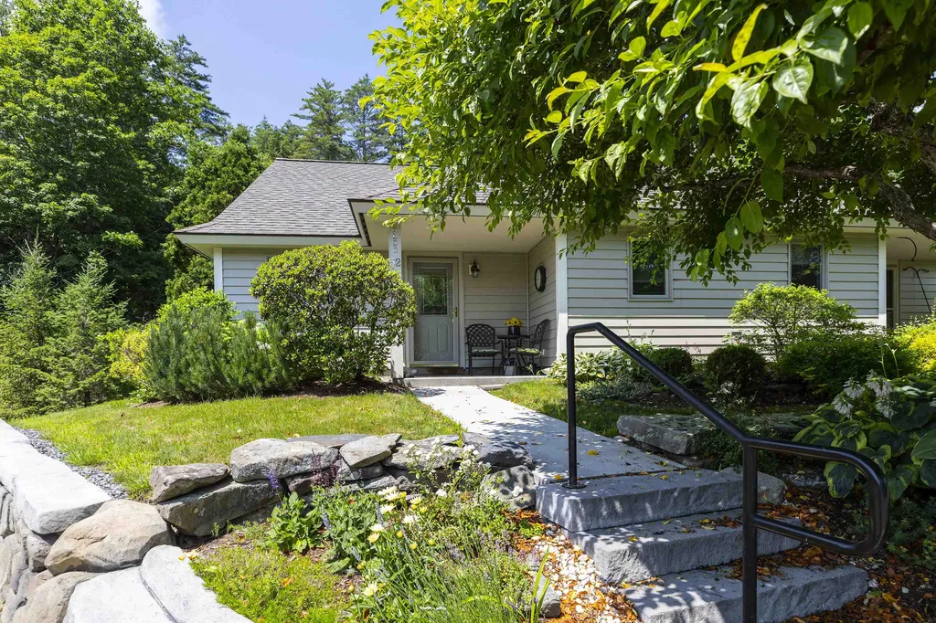 52 Azalea Circle Hartford VT 05001
